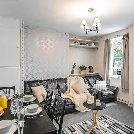 3 Bedroom Flat Near Finsbury Park, Manor House Station London