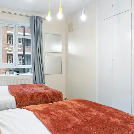 3 Bedroom Flat Near Finsbury Park, Manor House Station Apartment