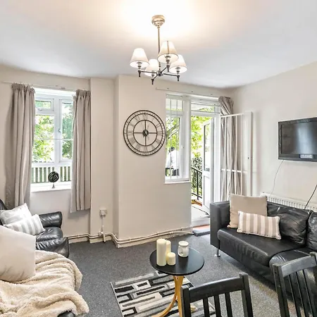 Apartment 3 Bedroom Flat Near Finsbury Park, Manor House Station *
