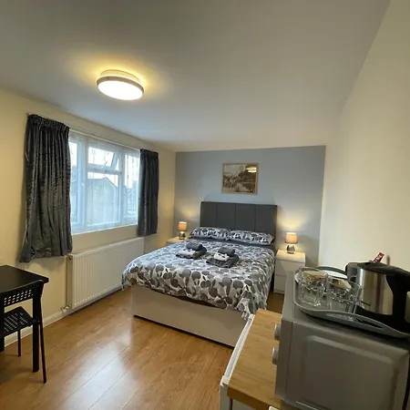 Kensal 2 Guest house London