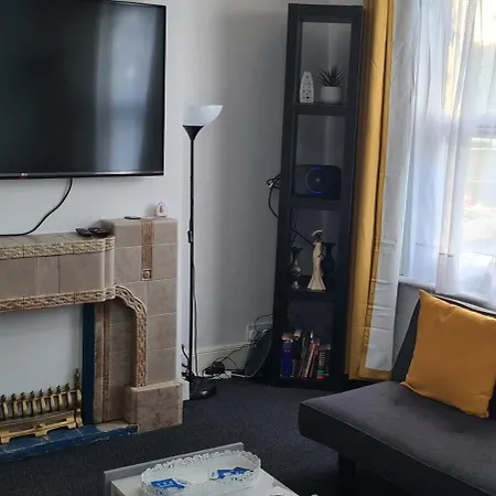 2 Bed Flat Silver Street Near Tottenham Hotspur Stadium