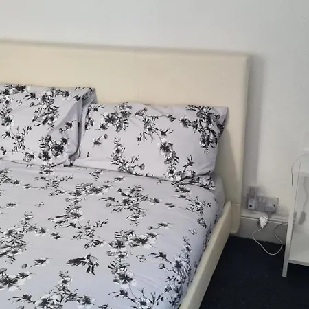 2 Bed Flat Silver Street Near Tottenham Hotspur Stadium Edmonton