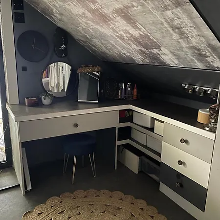 Homestay Unique And Artsy Shared