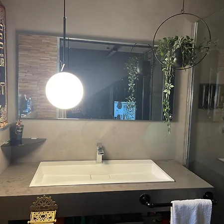 Unique And Artsy Shared Homestay Purley