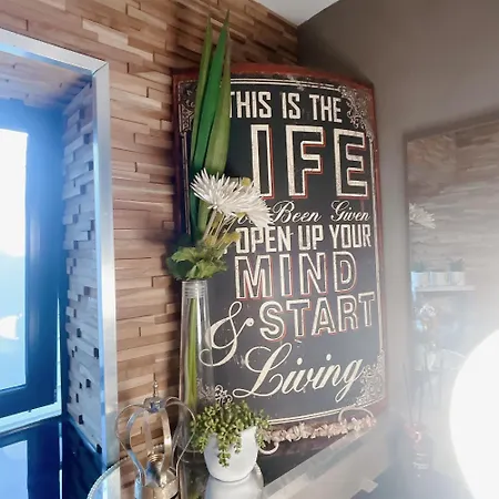 Unique And Artsy Shared *