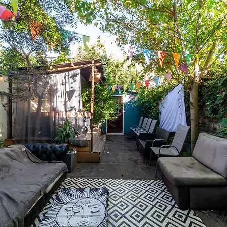 Double W/projector & Garden Hot Tub
