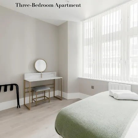 Superb Opposite Edgware Road Station *