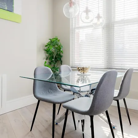 Superb Opposite Edgware Road Station * London