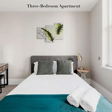 Superb Opposite Edgware Road Station *