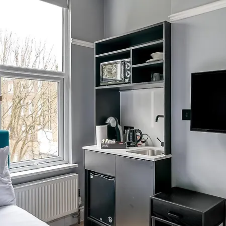 Kensington - Warwick Road 3*
