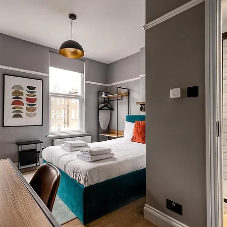 Kensington - Warwick Road 3*