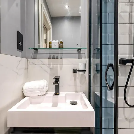 Kensington - Warwick Road Aparthotel 3*