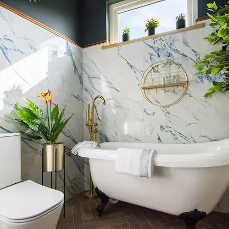 Luxury Versace Sleeps10 Hottub Pool Table Skytv Villa *