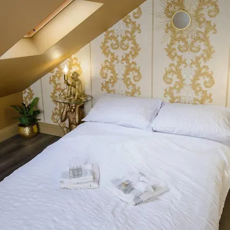 Luxury Versace Sleeps10 Hottub Pool Table Skytv Villa