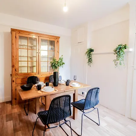 Stunning 5 Bed House In Clapham - Free Wifi! Сasa de vacaciones