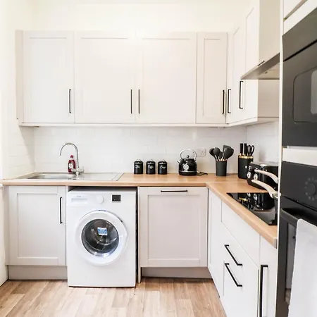 Stunning 5 Bed House In Clapham - Free Wifi! *