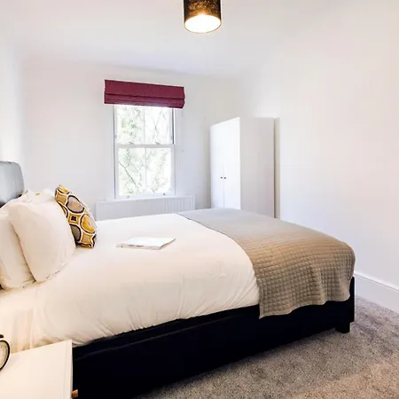 Apartment Bright And Modern Earls Court Gem London