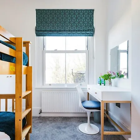 Apartment Bright And Modern Earls Court Gem *