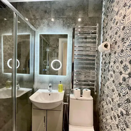 Luxury En-suite 6 Bedroom House - West London * Greenford (Greater London)