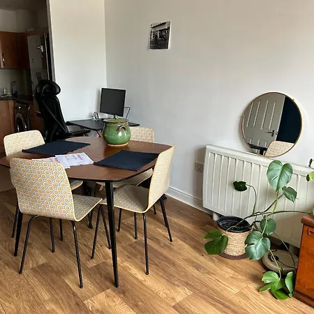Apartment Orange Flat By Lower Regent Canal