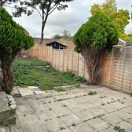 Holiday home 29 Minits To Airport And 29 Mints To Liverpool St London Enfield