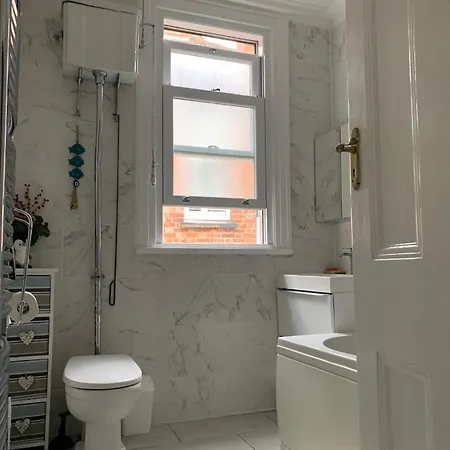 38 Whitehall Road 3* Harrow on the Hill