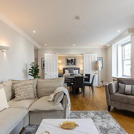 Astonishing Flats Near Mayfair & Piccadilly Circus *
