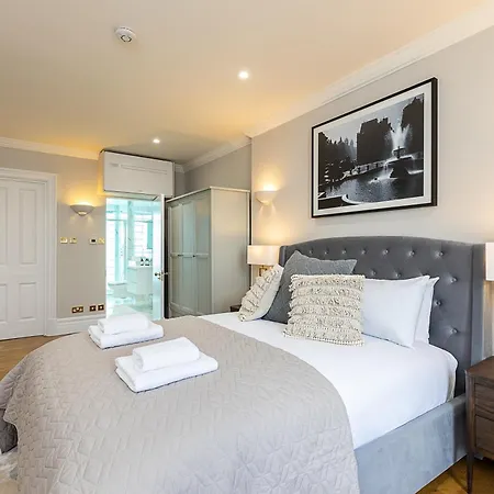 Apartment Astonishing Flats Near Mayfair & Piccadilly Circus London