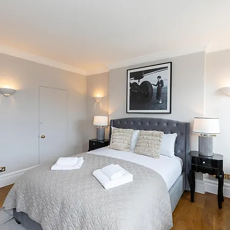 Astonishing Flats Near Mayfair & Piccadilly Circus *