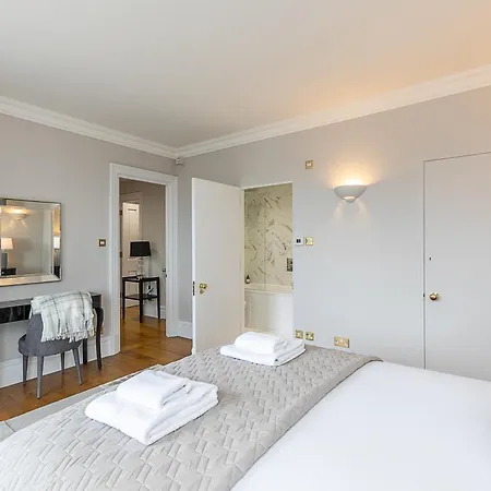Astonishing Flats Near Mayfair & Piccadilly Circus Apartment