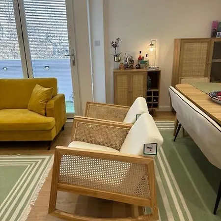 Stylish, Smart & Fun 4 Bed