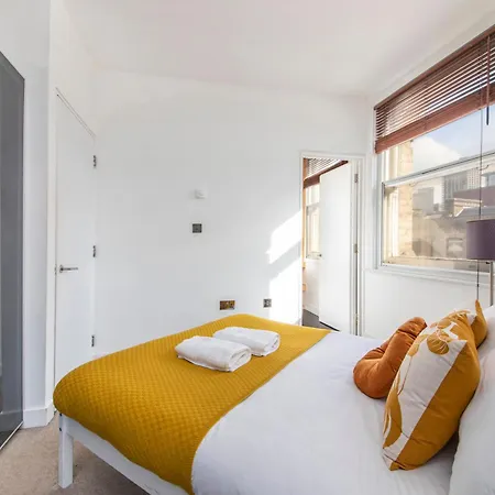 Luxury - Farringdon *