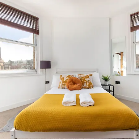 Luxury - Farringdon