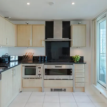 Thames View In Town! Large Luxxe Nomad Design Family Apartment London