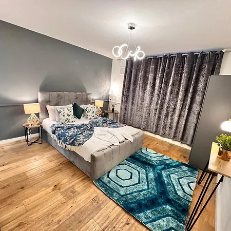 Urluxury 4 Bedroom 5-baths House In Marble Arch, *