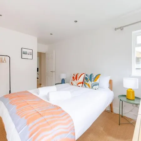 Modern 1bd Flat - 15 Min Walk To Bridge * London