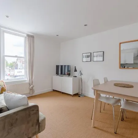 Modern 1bd Flat - 15 Min Walk To Bridge Apartment
