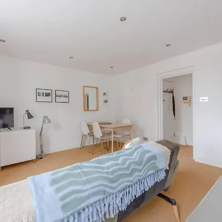 Modern 1bd Flat - 15 Min Walk To Bridge Apartment London