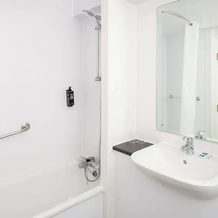 Ibis Budget London Heathrow Хаунслоу