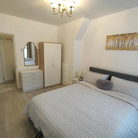 Apartment New Look Flat In Waterloo *