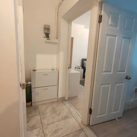 New Look Flat In Waterloo *