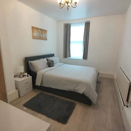 New Look Flat In Waterloo