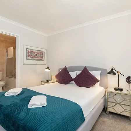 Goodge Apartment