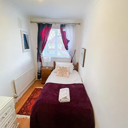 Ferienhaus Stunning Modern Cozy 5 Star 3 Bedroom House-free Parking Greater London Metro Stations Hosted By Tony