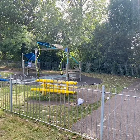 Stunning Modern Cozy 5 Star 3 Bedroom House-free Parking Greater London Metro Stations Hosted By Tony Hébergement de vacances
