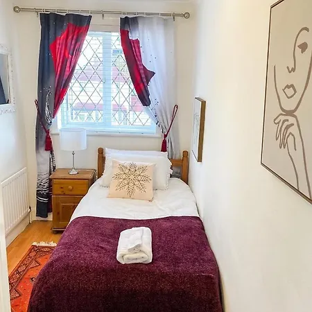 Ferienhaus Stunning Modern Cozy 5 Star 3 Bedroom House-free Parking Greater London Metro Stations Hosted By Tony *
