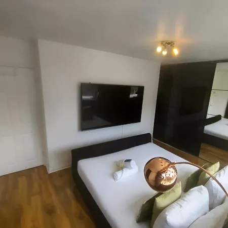 R3 Superking Sized Bed & 75
