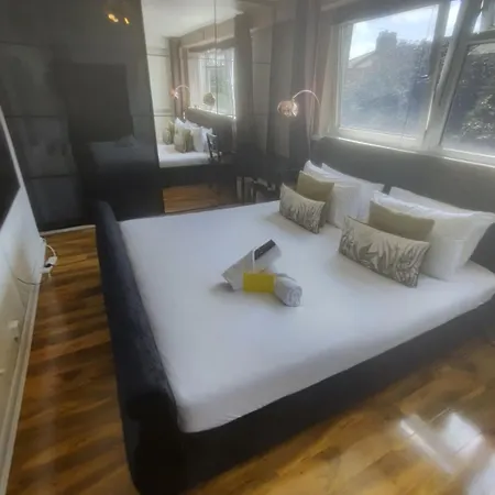 Homestay R3 Superking Sized Bed & 75