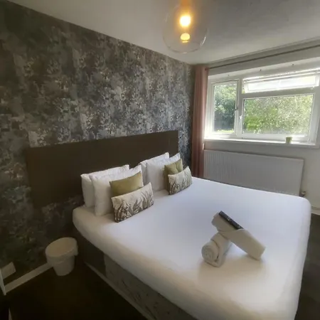 R1 Superking Sized Bed & 65