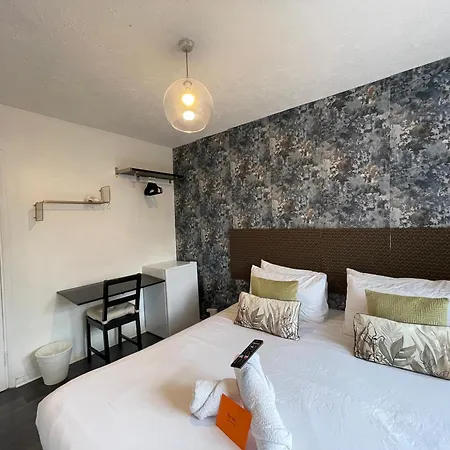 R1 Superking Sized Bed & 65